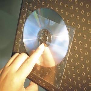 Selvklæbende CD lommer med fingerhul